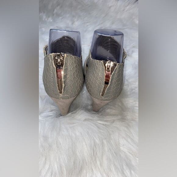 Bella Vita Heels - Picture 14 of 14